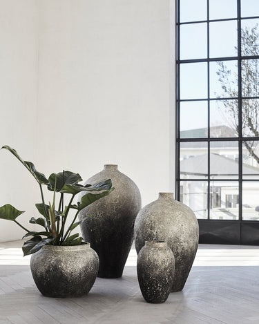 Hand-fired textured surface of the MUUBS Story 28 jar