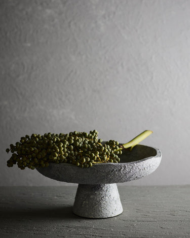 MUUBS Luna bowl side view showing heavy base and wave-like rim
