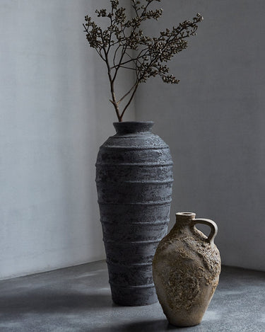 Sanded layered surface of the MUUBS Melancholia pot