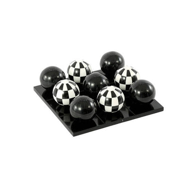 Tic Tac Toe Set - Black & White in smooth resin, a 22.5 x 22.5cm tabletop game